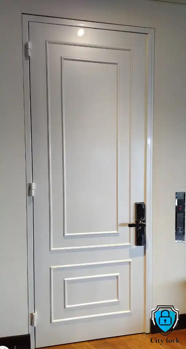 7-Puerta-de-seguridad-con-cerradura-City-Lock-Bogotá-Con-Logo