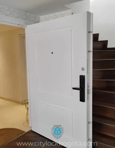 Fabrica Puertas de Seguridad y Puertas Blindadas en Bogota, Medellin, Barranquilla y Santa Marta, Colombia.