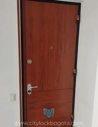 Fabrica Puertas de Seguridad y Puertas Blindadas en Bogota, Medellin, Barranquilla y Santa Marta, Colombia.