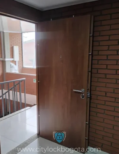 Fabrica Puertas de Seguridad y Puertas Blindadas en Bogota, Medellin, Barranquilla y Santa Marta, Colombia.