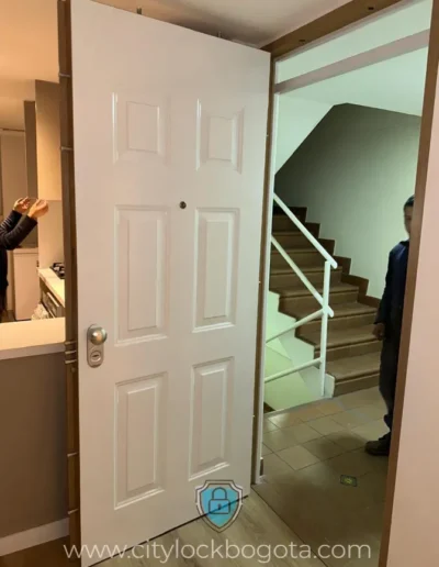 Fabrica Puertas de Seguridad y Puertas Blindadas en Bogota, Medellin, Barranquilla y Santa Marta, Colombia.