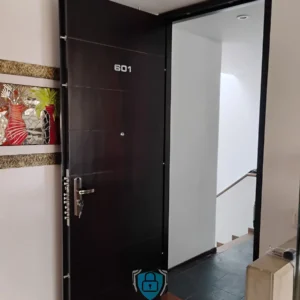 PUERTA DE SEGURIDAD NIVEL III Con Cerradura de Punto, Puerta de Seguridad con Cerradura 4k de Cilindro Punto Mortise Grande.jpg